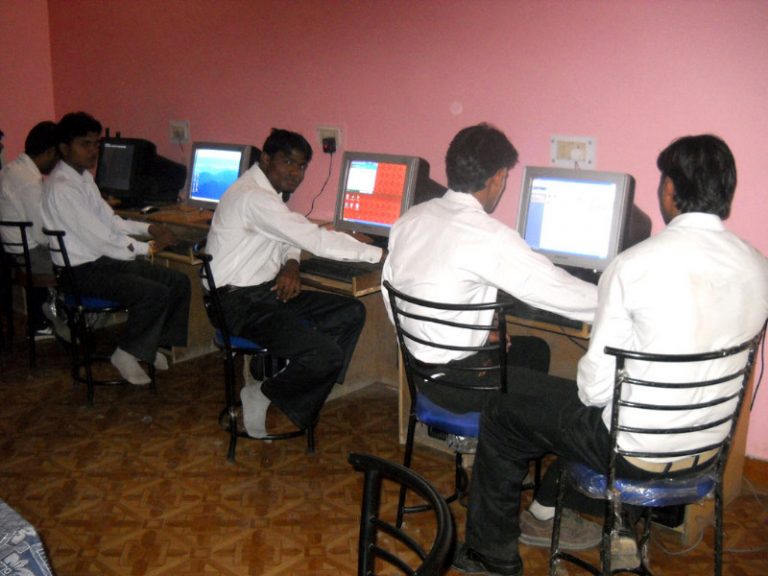 computer-lab-student computer-lab-student