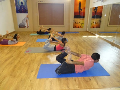 yogstars-noida-sector-61-noida-power-yoga-classes-26vnfqr